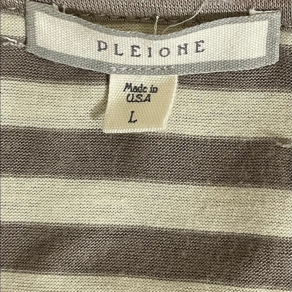 Pleione sz lg top under layer with a lace overlay - Picture 9 of 11